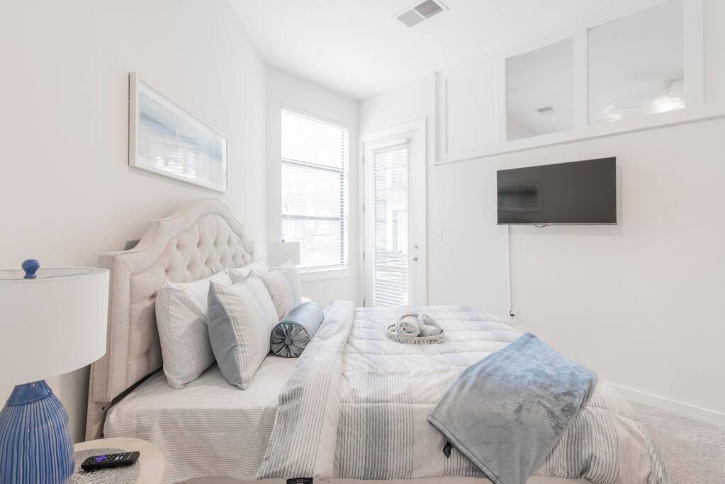 Charming Cozy Apartment With Wi-Fi & Free Parking Шарлотт Экстерьер фото